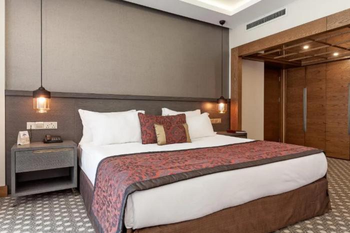 Salamis Bay Conti Resort Hotel & Casino Famagusta  Zimmer foto A bedroom at the hotel
