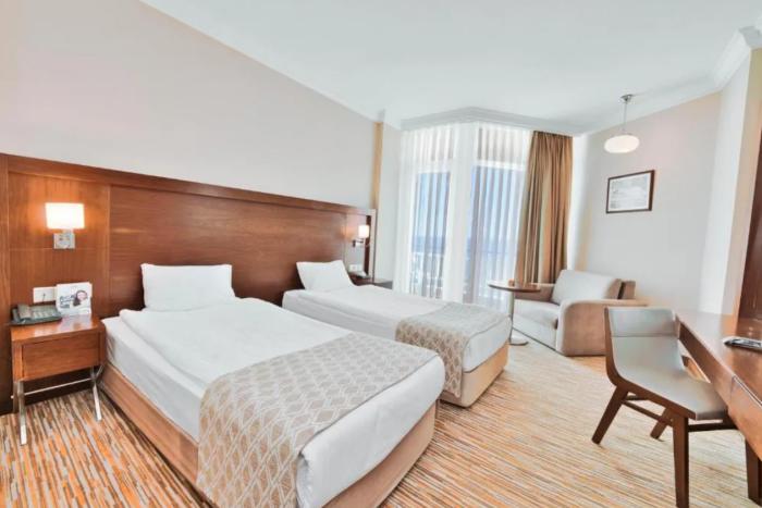 Salamis Bay Conti Resort Hotel & Casino Famagusta  Zimmer foto A room at the hotel