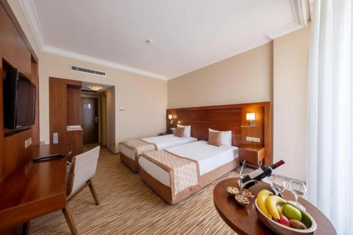 Salamis Bay Conti Resort Hotel & Casino Famagusta  Zimmer foto A room at the hotel