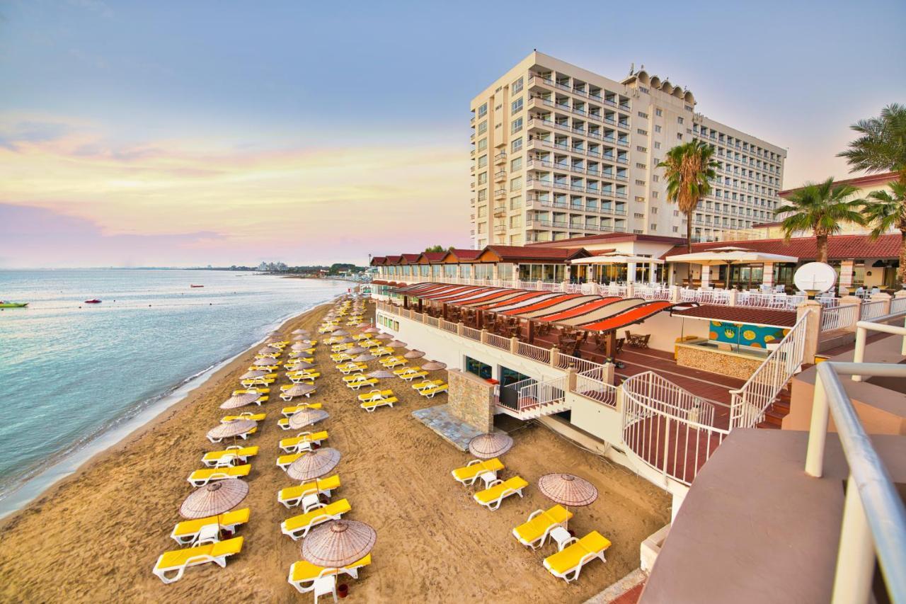 Salamis Bay Conti Resort Hotel & Casino Famagusta  Exterior foto The hotel's beach