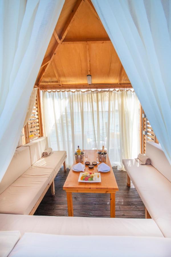 Salamis Bay Conti Resort Hotel & Casino Famagusta  Exterior foto A private spa at the Four Seasons Hotel, Hong Kong